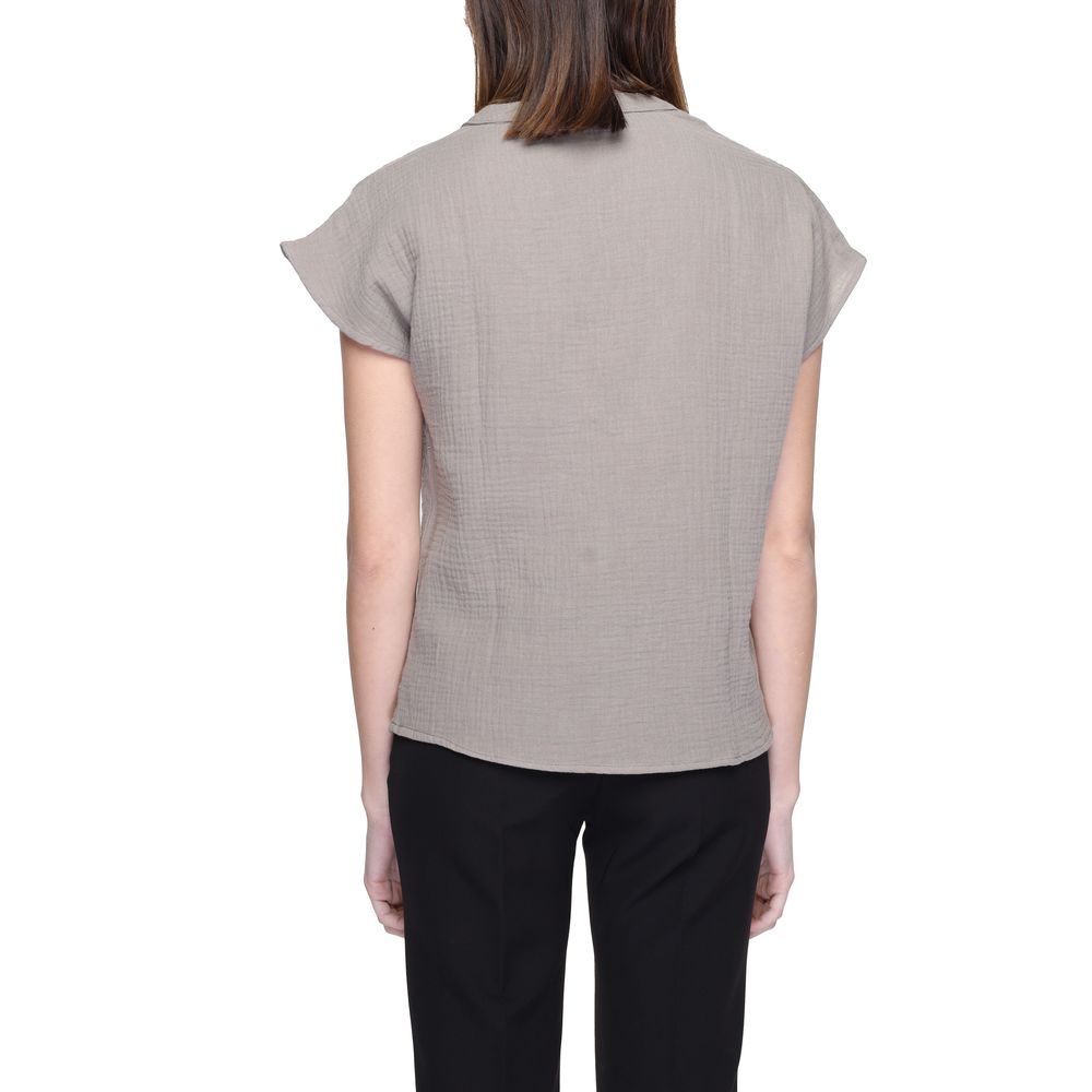 Front view with bag zipped and handles upright.