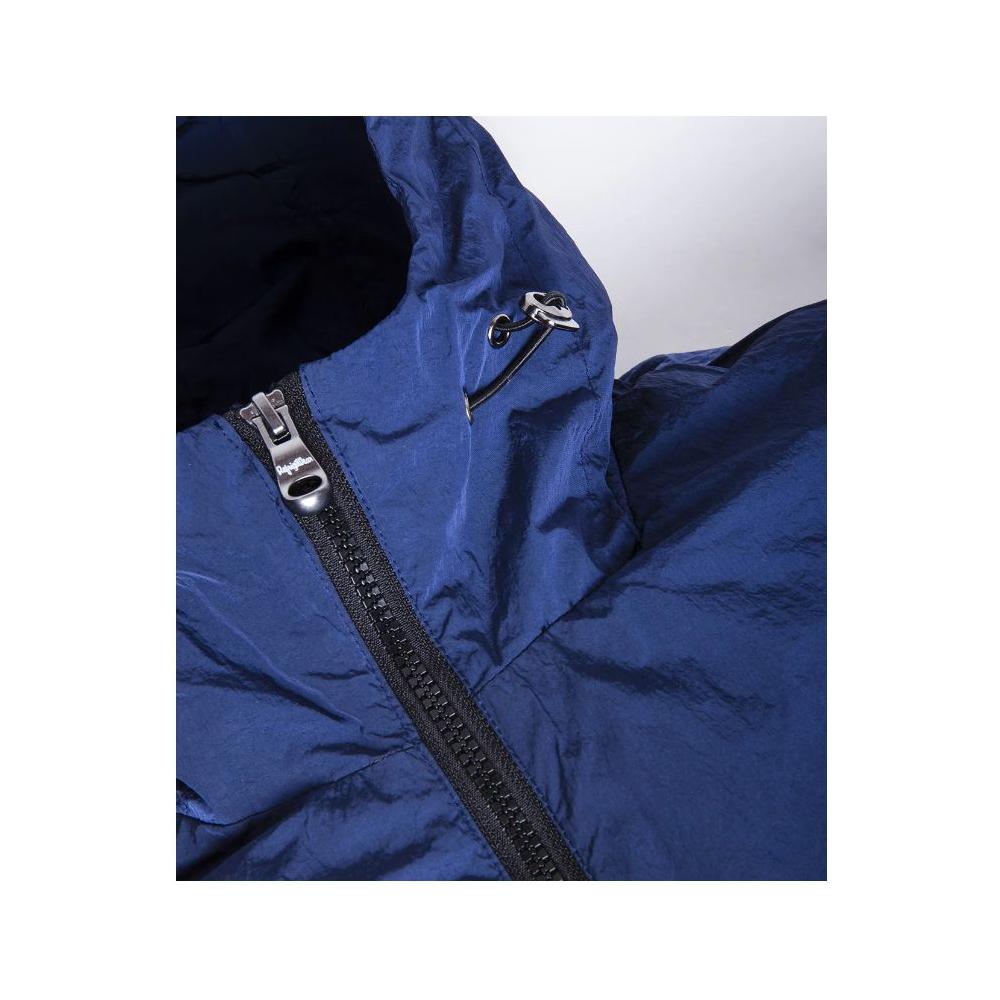 Front view with bag zipped and handles upright.